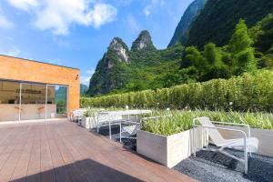 Nespecifikovaný výhled na hory nebo výhled na hory při pohledu z hotelu