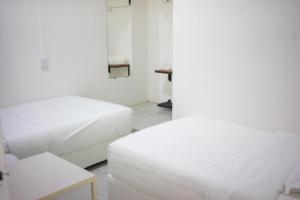 Кровать или кровати в номере Ozzy Lodge Semporna