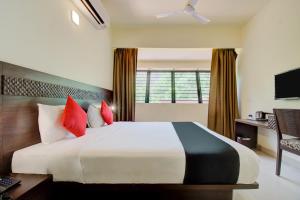Een bed of bedden in een kamer bij Hotel Xec Residency