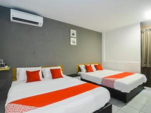 Gallery image of Super OYO 89465 Golden Lounge in Kuching