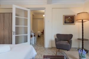 A bed or beds in a room at Acro&Polis