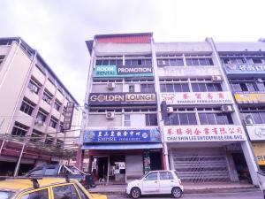 a building with cars parked in front of it at Super OYO 89465 Golden Lounge in Kuching