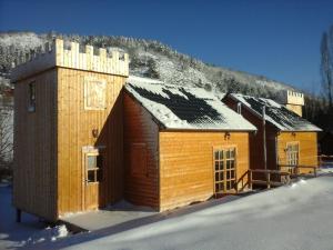 冬天的Les Chalets du Lac Belcaire
