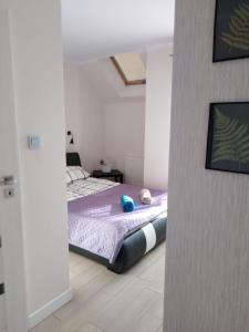 Posteľ alebo postele v izbe v ubytovaní Apartament z pięknym widokiem Polanica Ogrodowa Wille Parkowe