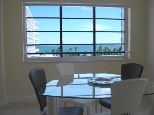 a dining room with a table and chairs and a window at Westover Arms Hotel in Miami Beach