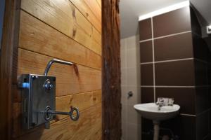 Koupelna v ubytování Hostel S + 37 fotografií