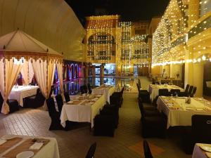Restaurant o un lloc per menjar a Grand Heritage Narmada Jacksons