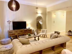 Una televisión o centro de entretenimiento en Frattina Luxury House