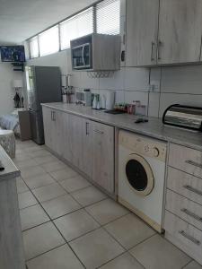 Η κουζίνα ή μικρή κουζίνα στο Bergsight Self Catering Accommodation