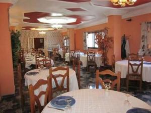 Reštaurácia alebo iné gastronomické zariadenie v ubytovaní MEDINA ORAN