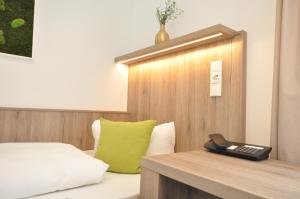 Postel nebo postele na pokoji v ubytování Hotel Perlach Allee by Blattl