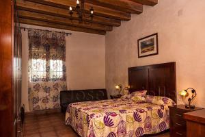 Ένα ή περισσότερα κρεβάτια σε δωμάτιο στο Casa Rural Casa Máxima