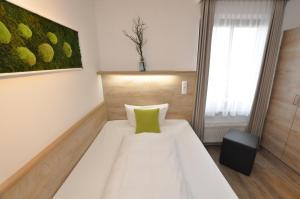 Postel nebo postele na pokoji v ubytování Hotel Perlach Allee by Blattl
