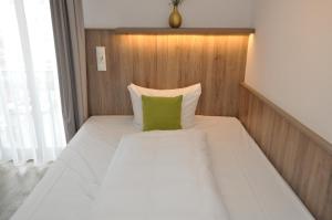 Postel nebo postele na pokoji v ubytování Hotel Perlach Allee by Blattl