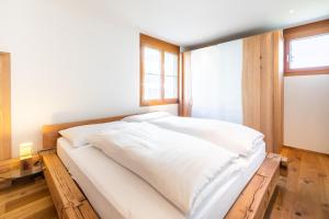 Postel nebo postele na pokoji v ubytování LAAX Homes - Taviarna Laax 3,6