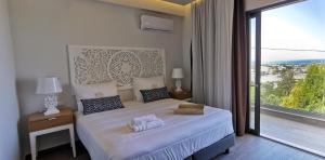 
A bed or beds in a room at Villaggio Hotel Hersonissos - Adults Only
