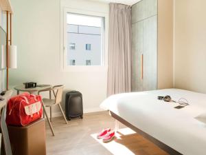 ibis budget Fribourg客房内的一张或多张床位