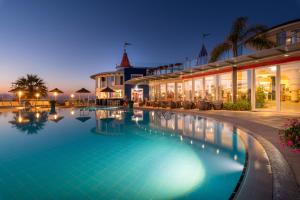 Bazén v ubytování Hotel Villaggio Stromboli nebo v jeho okolí