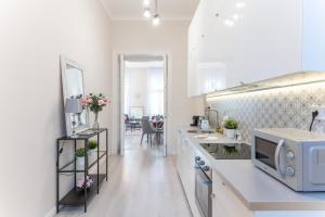 Kuchyňa alebo kuchynka v ubytovaní Milano Design Apartment City Center with AC