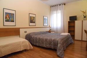 a bedroom with a bed and a television in it at Residence Al Bacareto in Mogliano Veneto