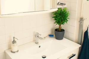 Afbeelding uit fotogalerij van Chambre 2 pers, repas et Taxi CDG Extra in Aulnay-sous-Bois