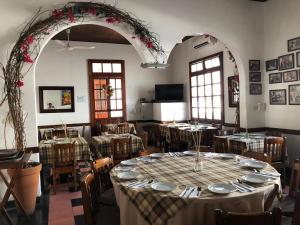 a dining room with tables and chairs in a restaurant at NAH SAM CHAK La Casa Rosada in Tapachula