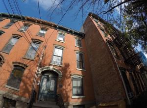 Gallery image of Historic 1869 Brownstone 15 min to NYC downtown in Jersey City
