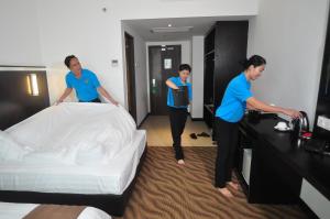 Кровать или кровати в номере Dreamtel Kota Kinabalu