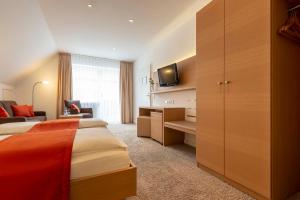 TV a/nebo společenská místnost v ubytování Hotel Gasthof Krone