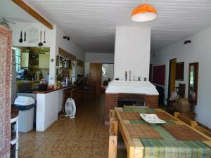 Dapur atau dapur kecil di Gaia Hostal