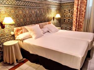 Posteľ alebo postele v izbe v ubytovaní Hotel Simon