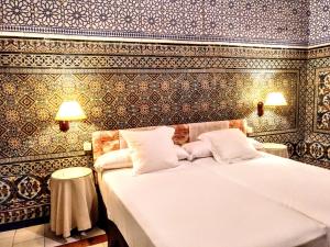 Posteľ alebo postele v izbe v ubytovaní Hotel Simon