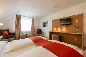 Postel nebo postele na pokoji v ubytování Hotel Gasthof Krone