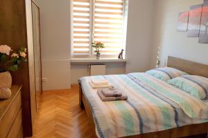 Łóżko lub łóżka w pokoju w obiekcie Apartament Nowowiejskiego