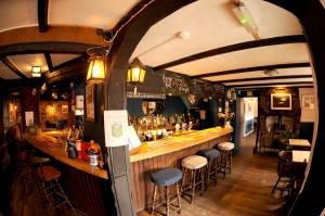 Loungen eller baren på Victoria Inn