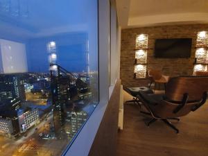 Billede fra billedgalleriet på Skyview Suite - Breathtaking Views From Bed and From Jacuzzi. City Center Skyscraper Upper Floors i Tallinn