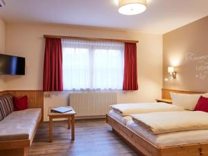 TV a/nebo společenská místnost v ubytování Haus Lenz