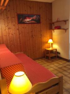 Postel nebo postele na pokoji v ubytování Chalet La Licorne au pied des pistes