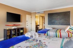 Postel nebo postele na pokoji v ubytování Omni Houston Hotel