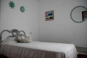 Giường trong phòng chung tại CASA RURAL EL ARRIERO