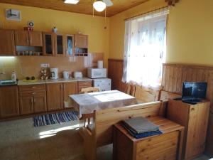 Kuchyňa alebo kuchynka v ubytovaní Apartment in Balatonszemes 38456
