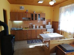 Kuchyňa alebo kuchynka v ubytovaní Apartment in Balatonszemes 38456