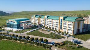 Nespecifikovaný výhled na hory nebo výhled na hory při pohledu z hotelu
