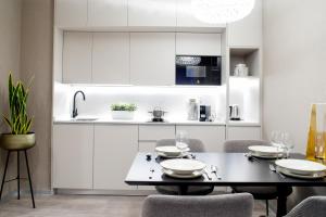 A kitchen or kitchenette at Voghe Premium Flats