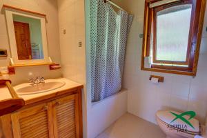 Un baño de Xixerella Park Bungalows