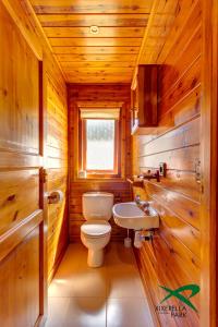 Un baño de Xixerella Park Bungalows