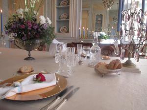 Restavracija oz. druge možnosti za prehrano v nastanitvi Château de Vaulogé