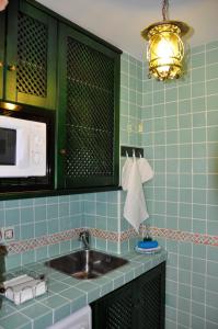 
A bathroom at Apartamentos Turisticos Doña Maria La Brava
