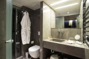 Koupelna v ubytování Hotel Hemera + 31 fotografií