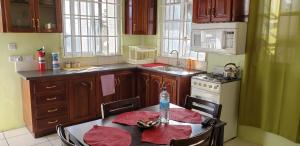 uma cozinha com uma mesa com uma garrafa de água em Unit 1 Private Apartment - Roseau em Roseau